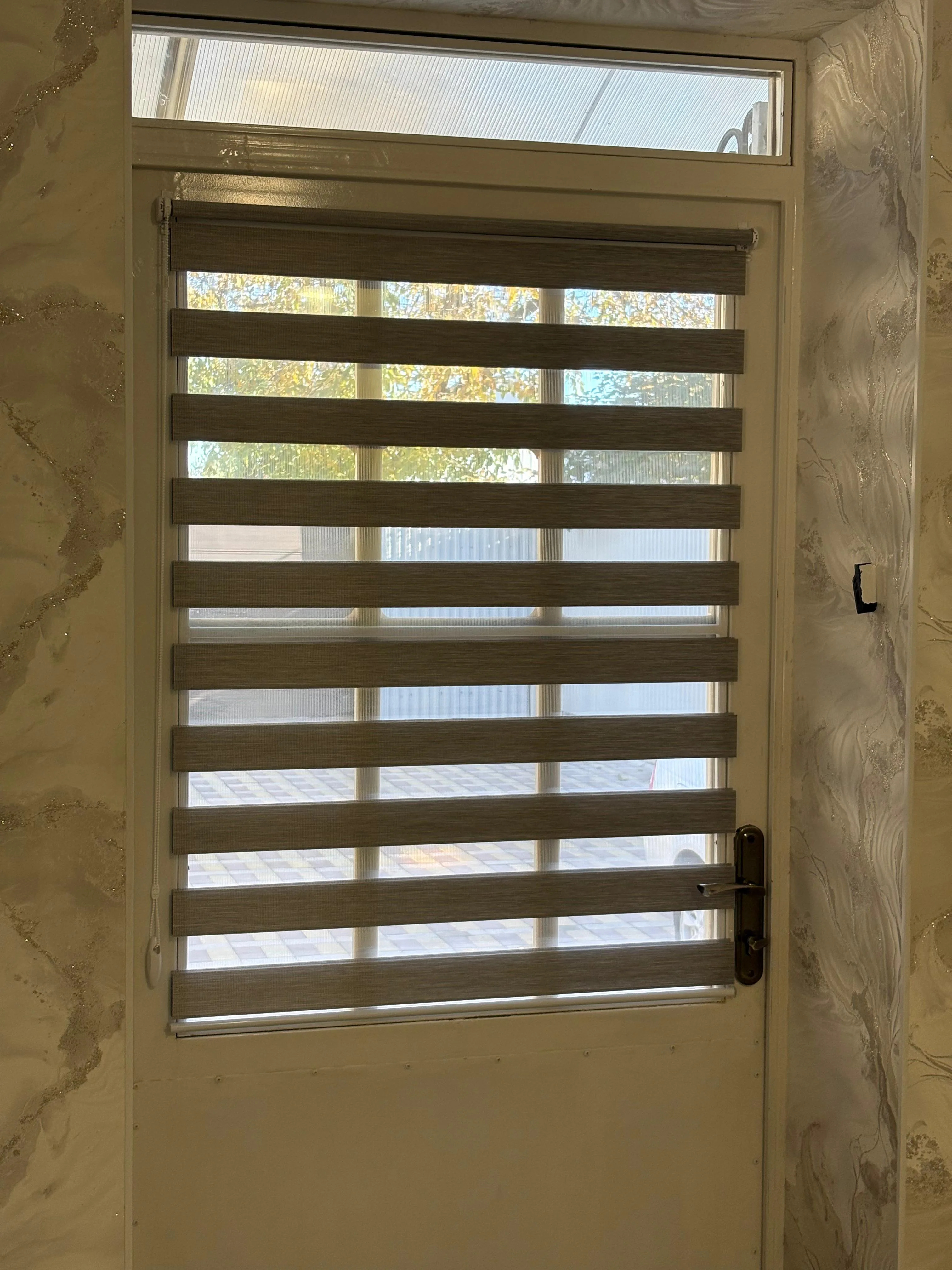 Рулонные шторы зебра день-ночь 59 в Нальчике и КБР на заказ