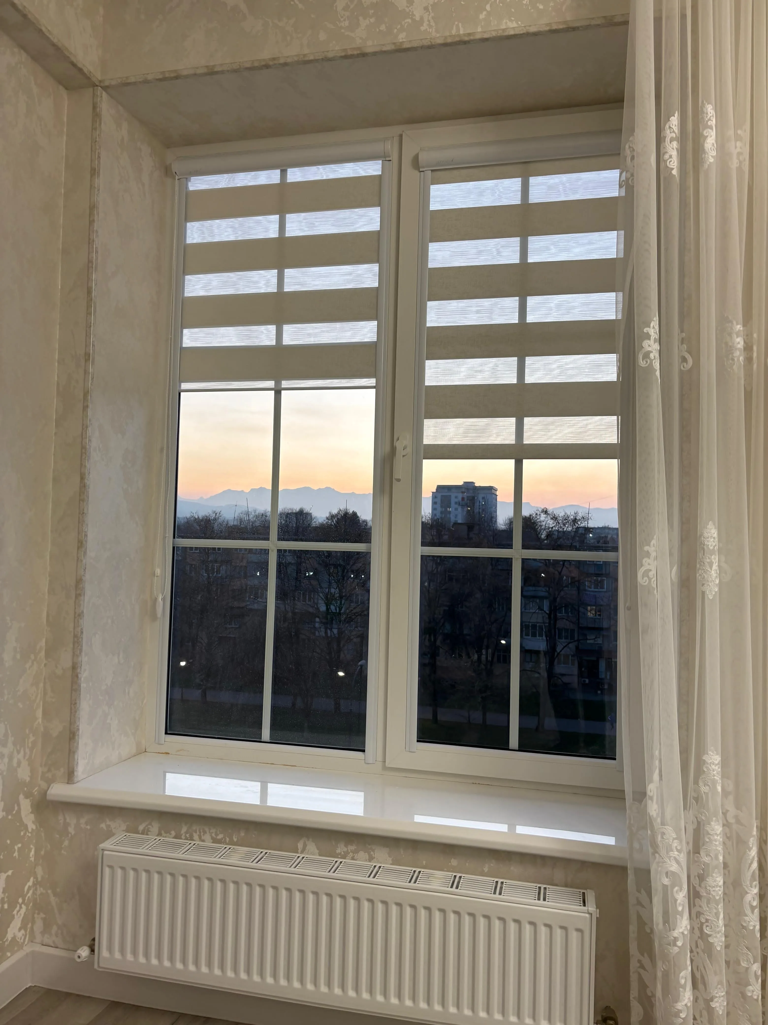 Рулонные шторы зебра день-ночь 77 в Нальчике и КБР на заказ