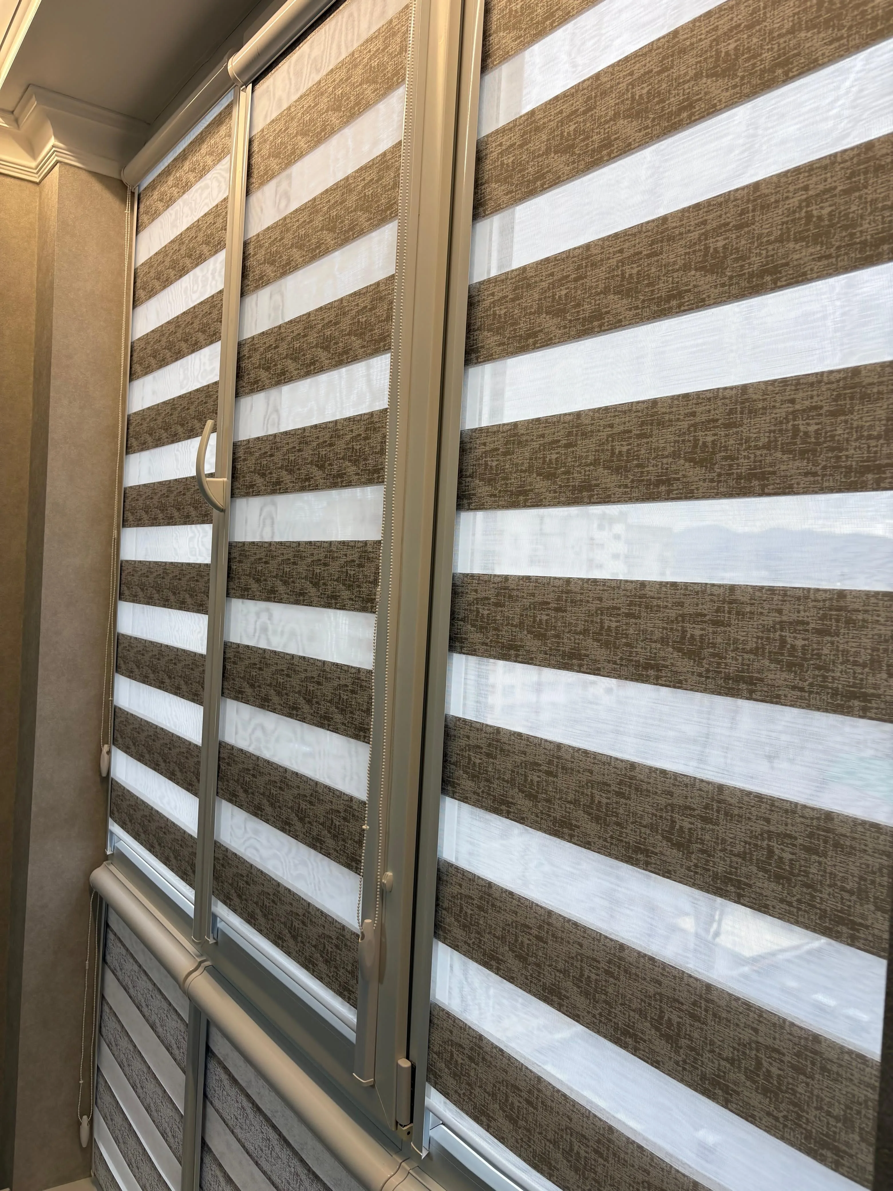 Рулонные шторы зебра день-ночь 91 в Нальчике и КБР на заказ